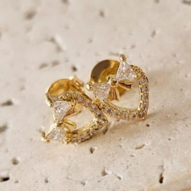 Brinco Coração com Laço Cravejado