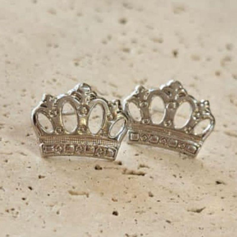 Brinco Coroa Com Aplique