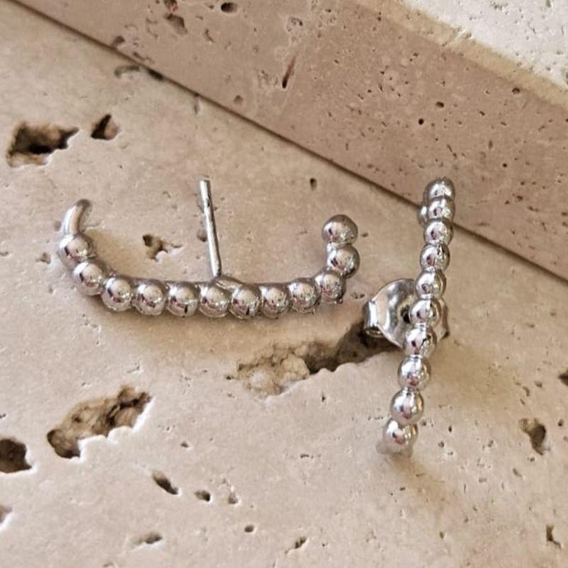 Brinco Ear Hook Bolinhas Médio