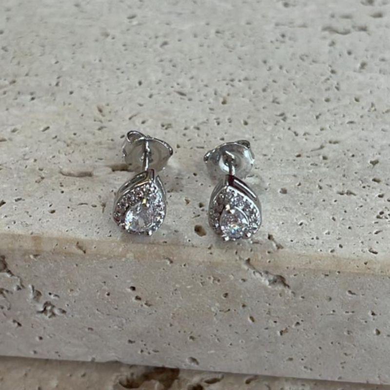 Brinco Gota Cravejada em Volta Mini R