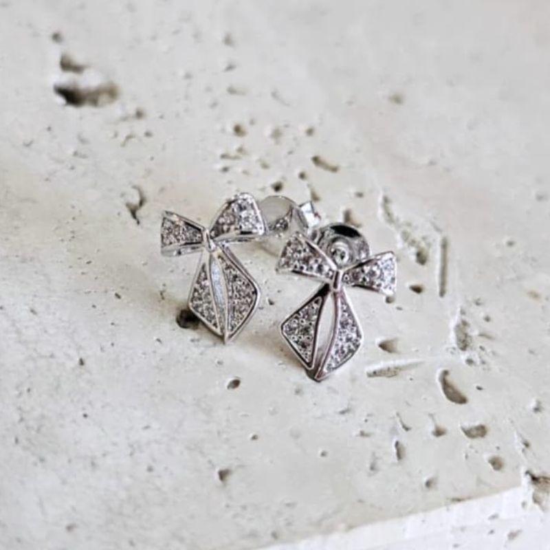 Brinco Lacinho Cravejado