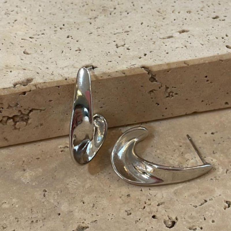 Brinco Meia Argola Torcida