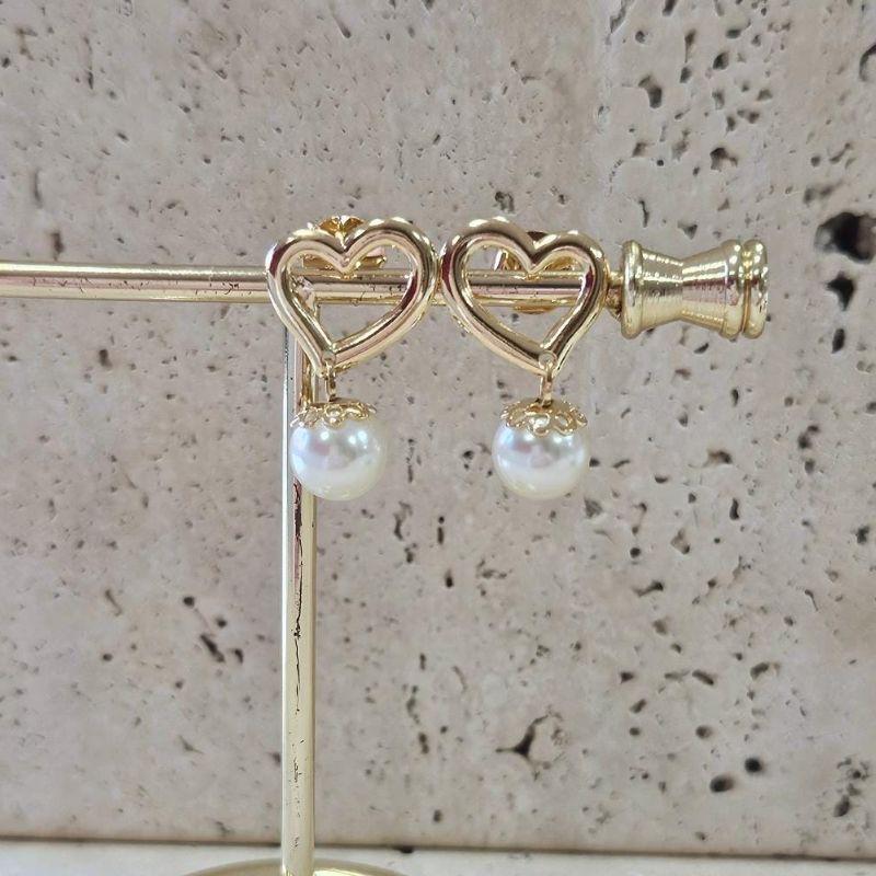 Brinco Pérola Pendurada Base Coração