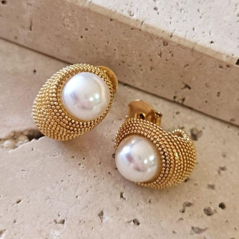 Brinco Pontilhado com Perola Curto