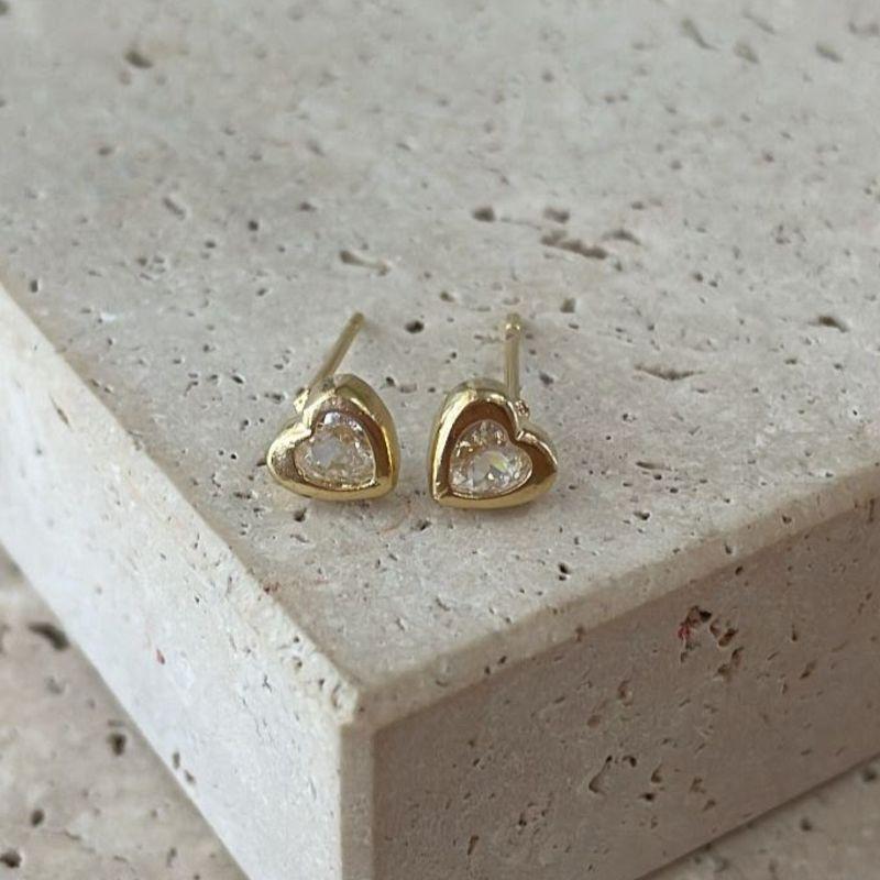 Brinco Ponto De Luz Coração Cravação Inglesa