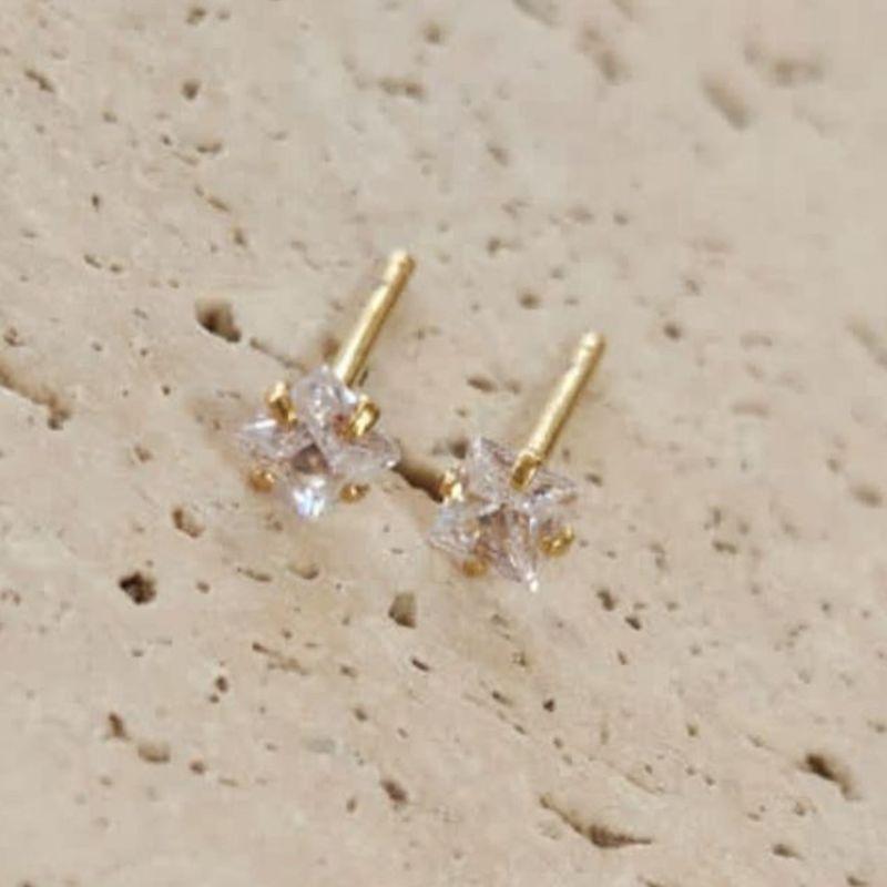 Brinco Ponto de Luz Quadrado 3mm