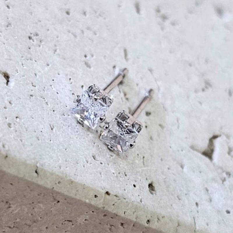 Brinco Ponto de Luz Quadrado