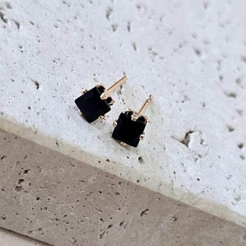 Brinco Quadrado Pedra Preta Peq