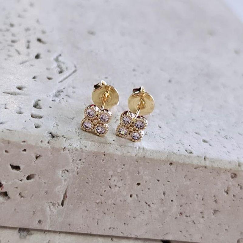 Brinco Van Cleef Cravejado Fixo Mini