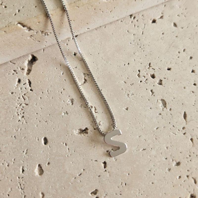 Gargantilha Letra S Mini 45cm