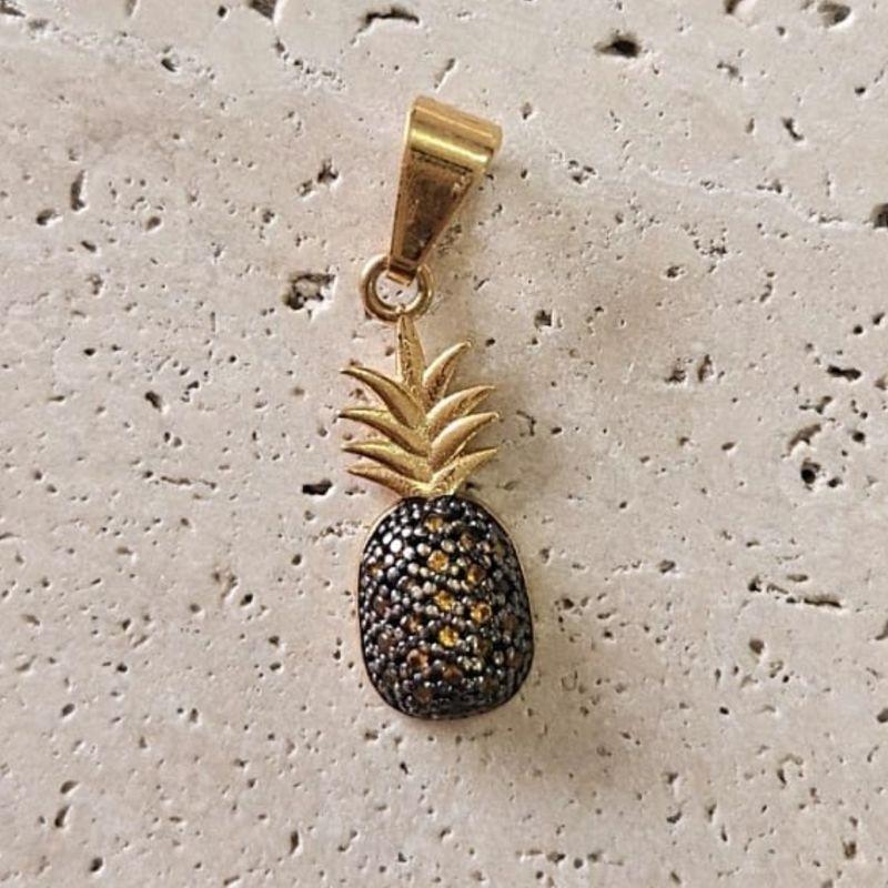 Pingente Abacaxi Cravejado (2,0x0,8cm)
