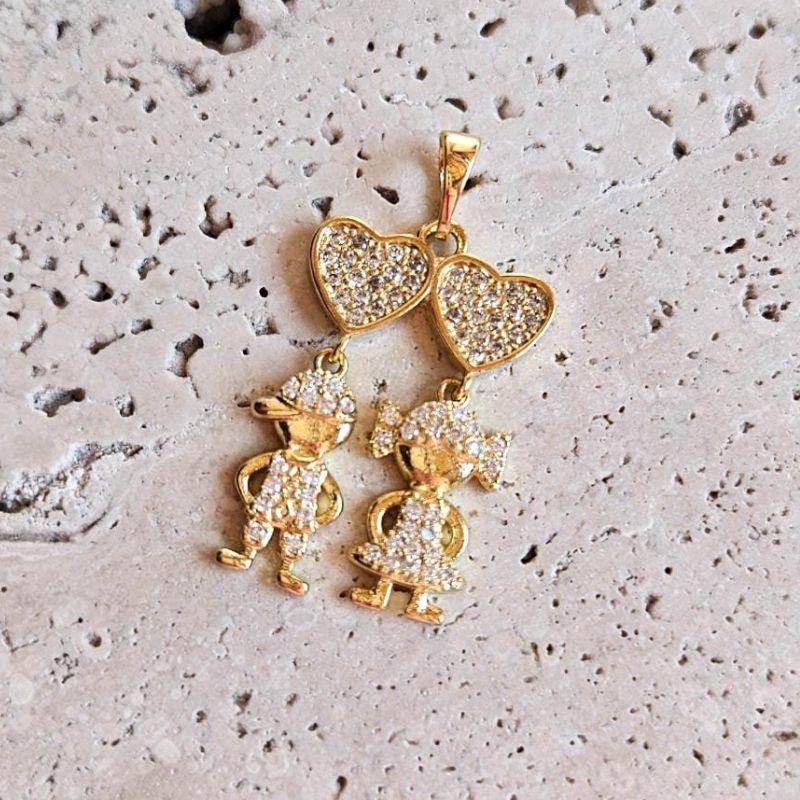 Pingente Casal Cravejado (2,5x1,7cm)