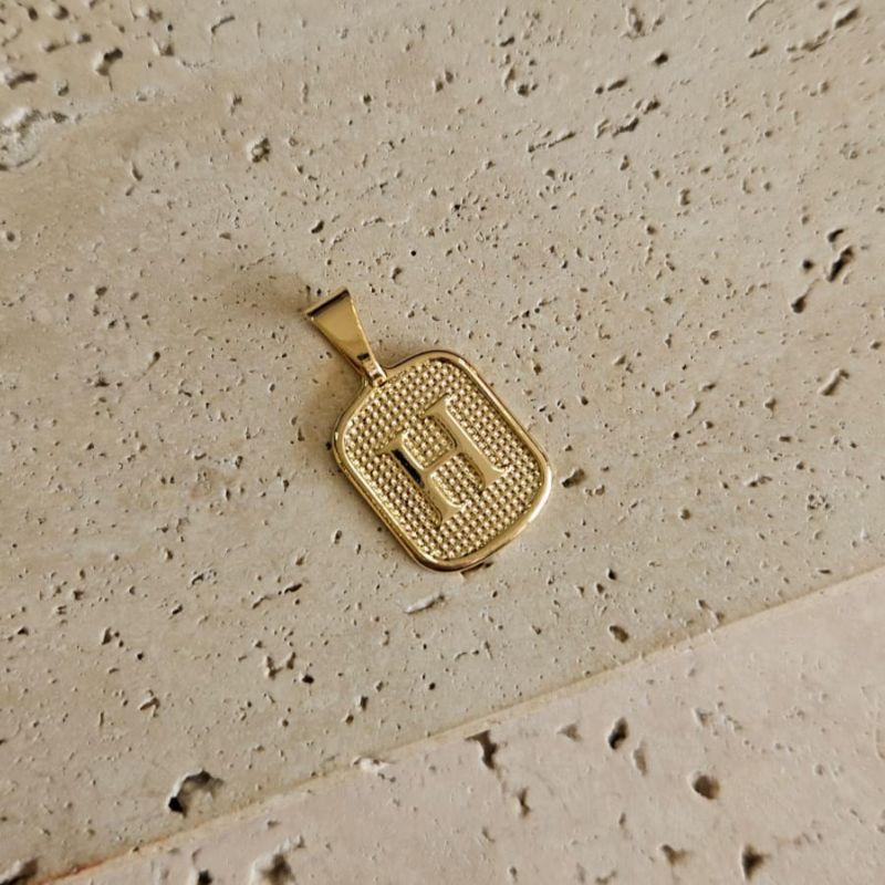 Pingente Placa Inicial H Pequena (1,7x1,4cm)