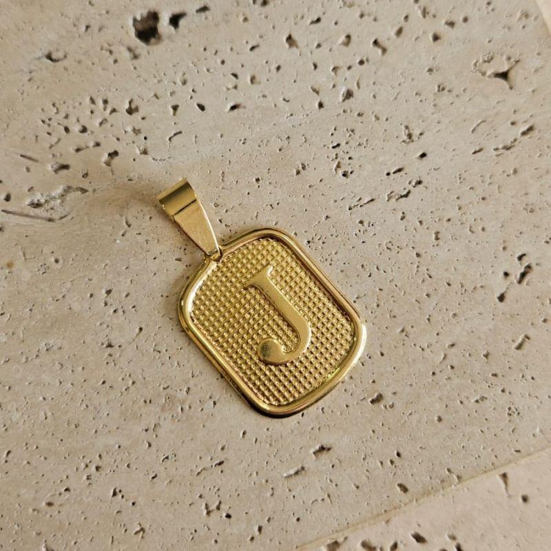 Pingente Placa Inicial J Grande (2,7x2,2cm)