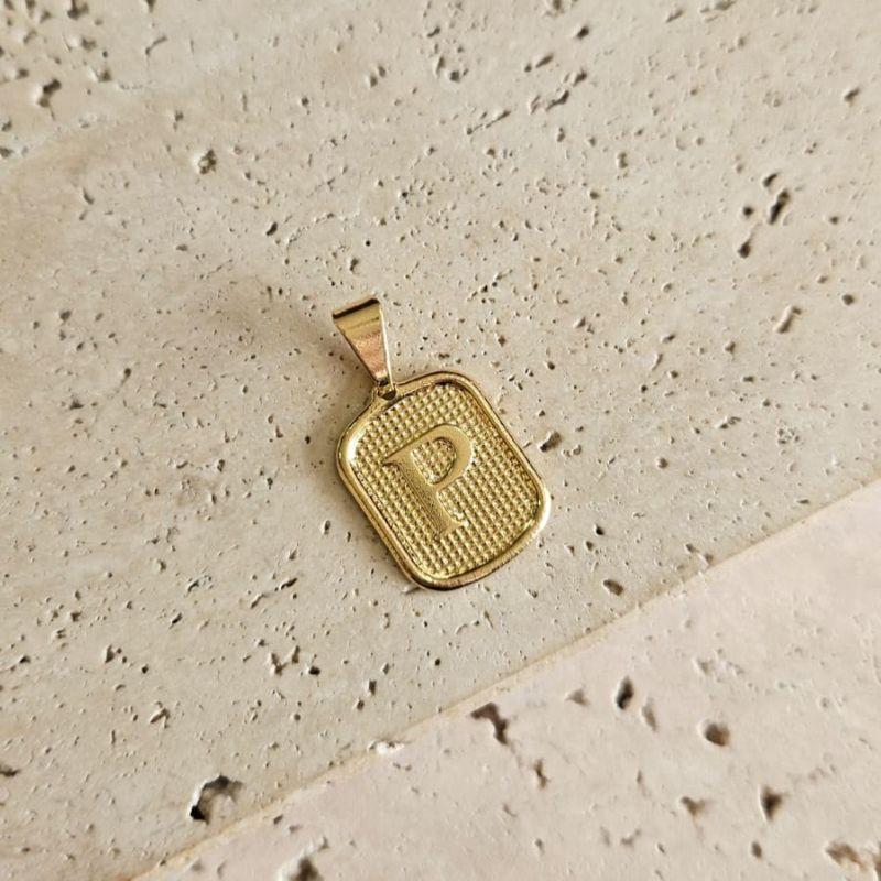 Pingente Placa Inicial P Pequena (1,7x1,4cm)