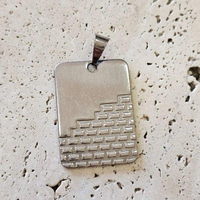 Pingente Placa Tijolinhos Aço Inox (3,4x2,4cm)