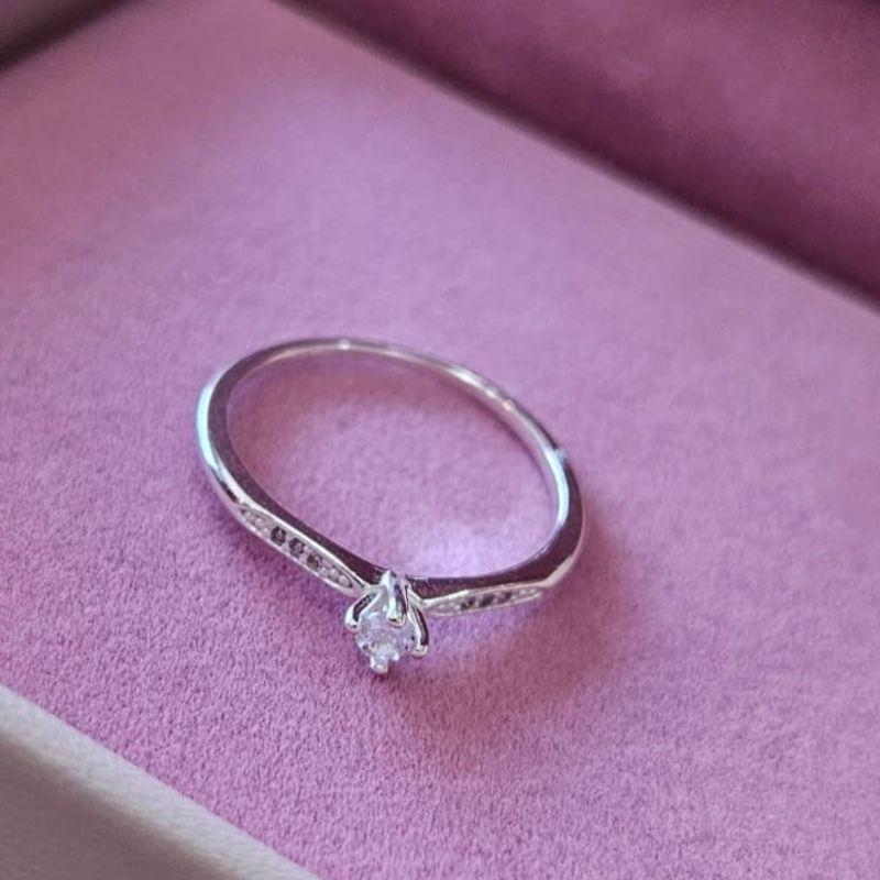 Anel Solitario com Zirconias na Lateral N14