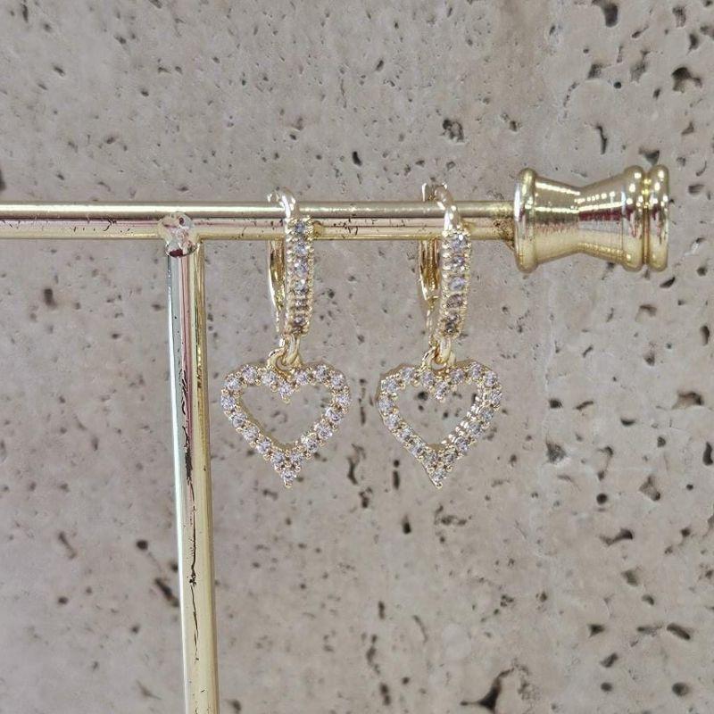 Brinco Argola Coração Vazado Cravejado