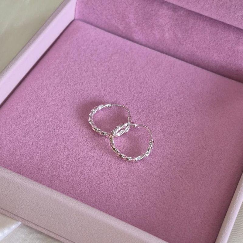 Brinco Argola Detalhada Clic 1,8cm Prata