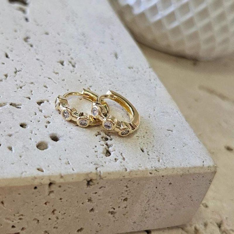 Brinco Argolinha 3 Zirconias Media