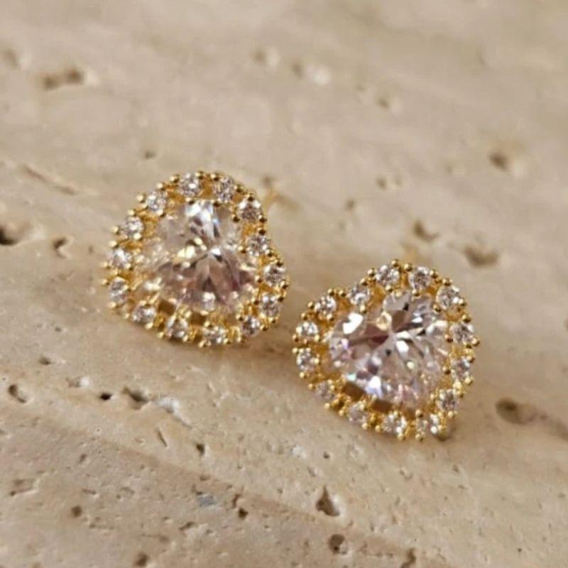 Brinco Coração com Zirconias em volta