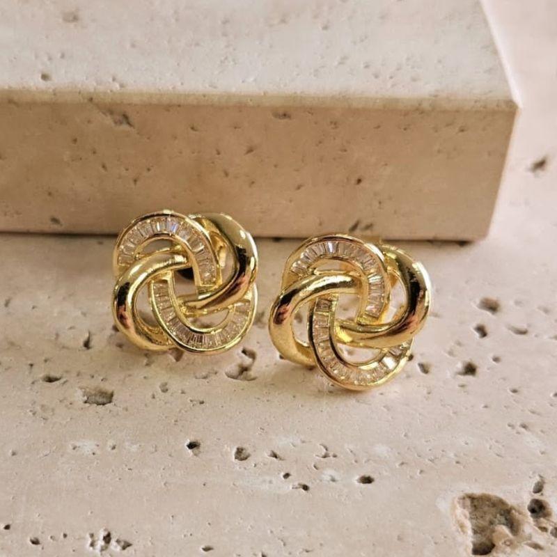 Brinco Entrelaçado Liso e Navete