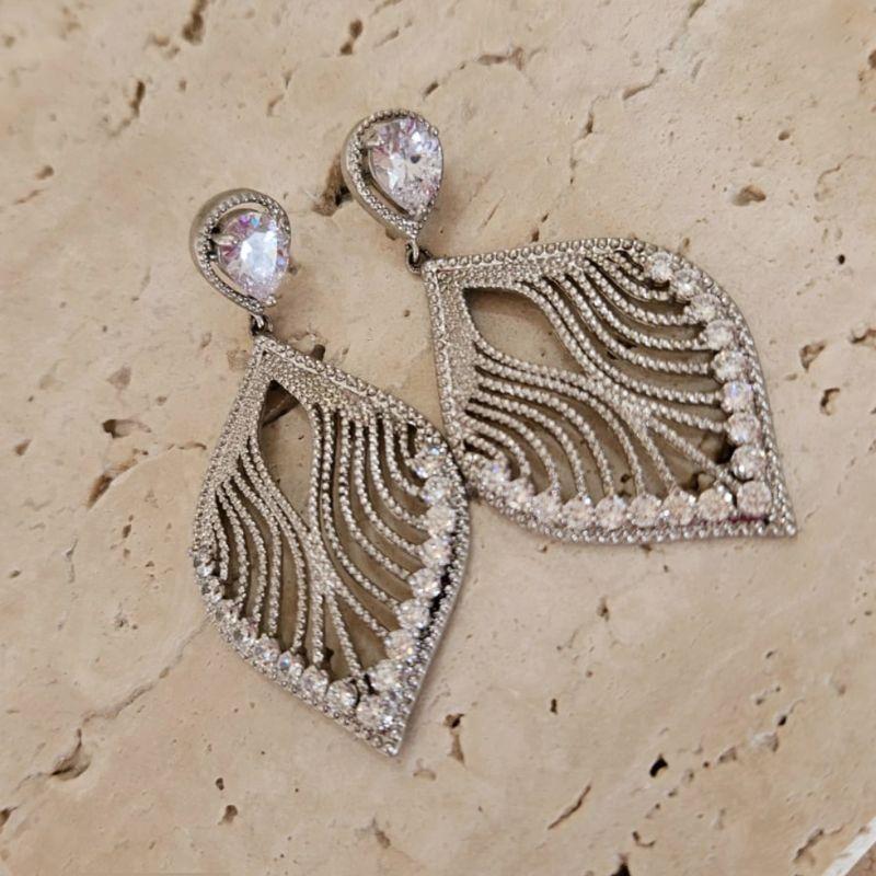 Brinco Gota Cravejado de Zirconia R