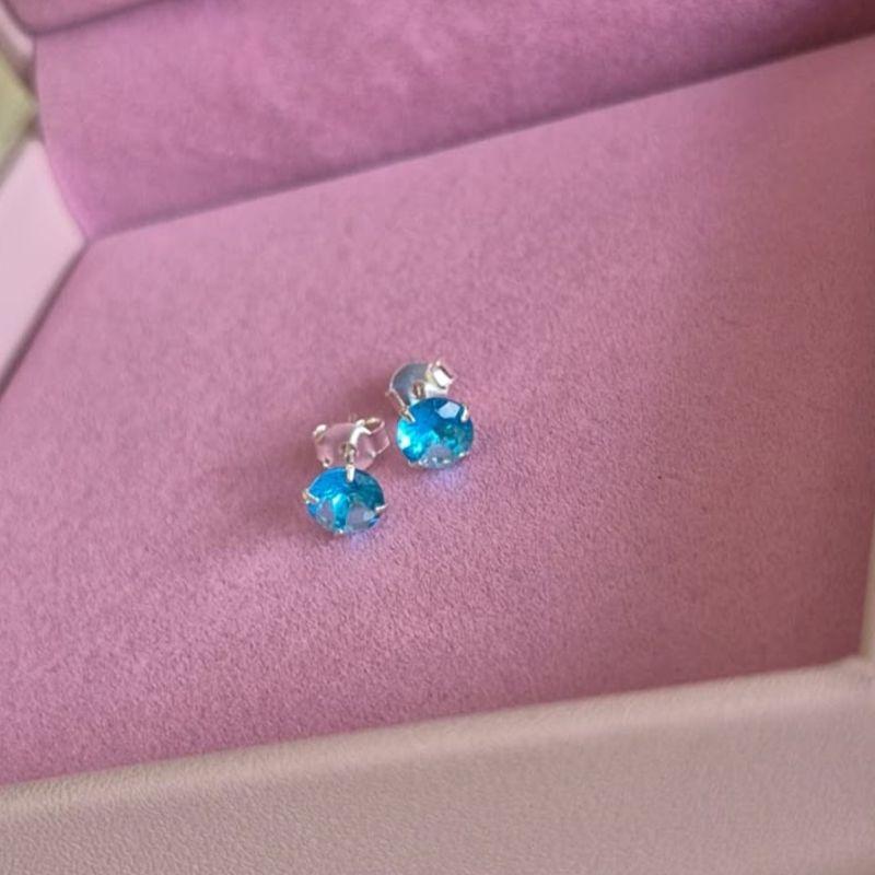 Brinco Ponto de Luz 5mm Azul Claro Prata