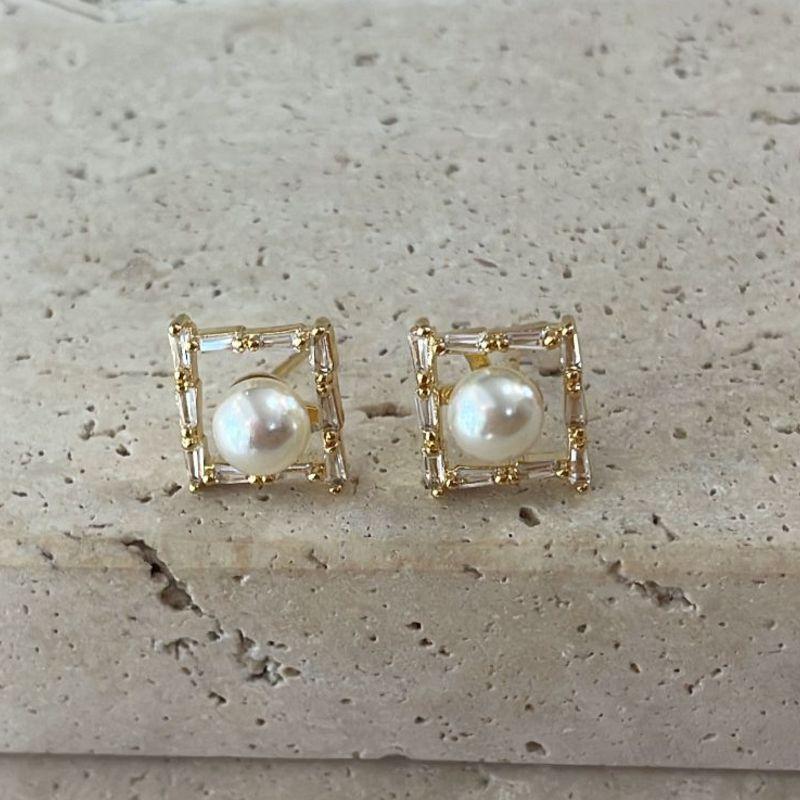 Brinco Quadrado Baguete com Perola