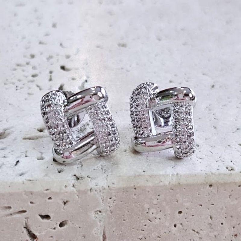 Brinco Quadrado Liso e Cravejado