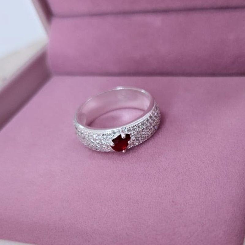 Anel Cravejado Grosso com Gota Rubi Prata