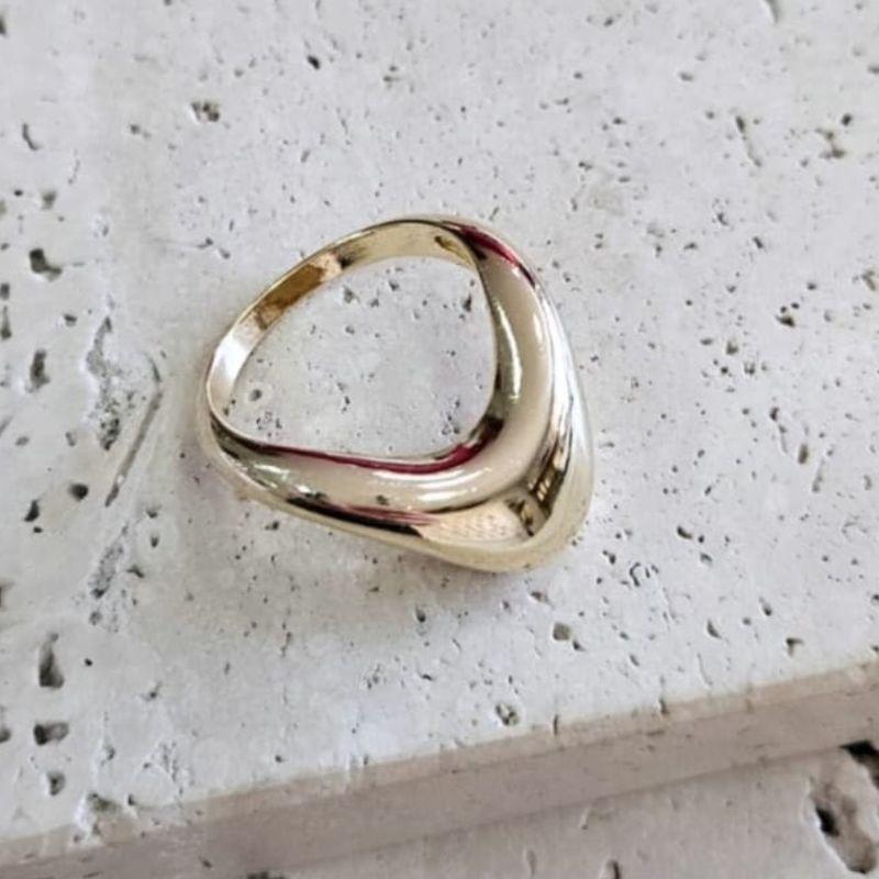 Anel V Arredondado Robusto Liso