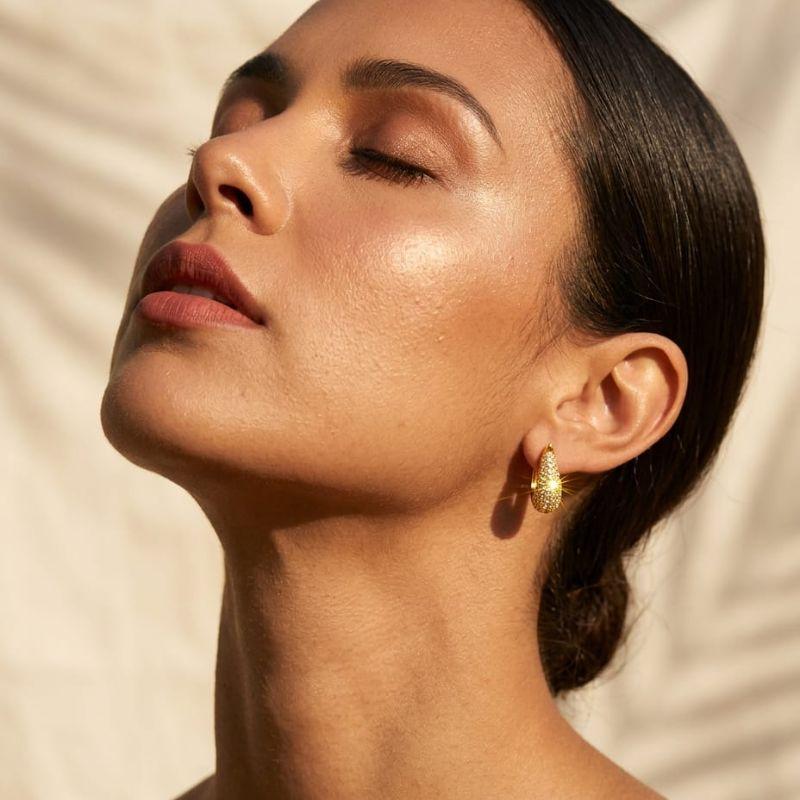 Brinco Argola Tulipa Cravejada 3 fileiras