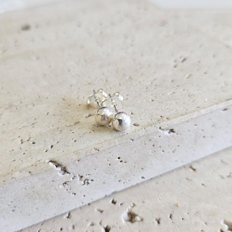 Brinco Bola Lisa 5mm Prata