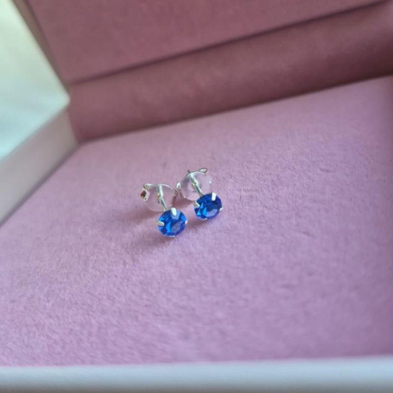 Brinco Ponto de Luz 4mm Azul Escuro Prata