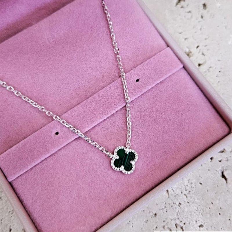 Gargantilha Cartier Fina Trevo Malaquita 45cm