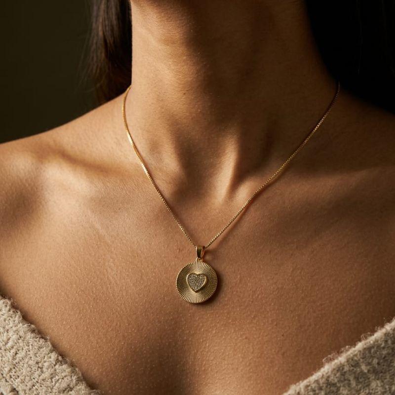 Gargantilha Medalha Frisada com Coração