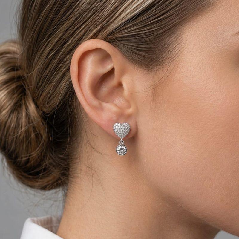 Brinco Coração Cravejado com Zirconia Pendurada