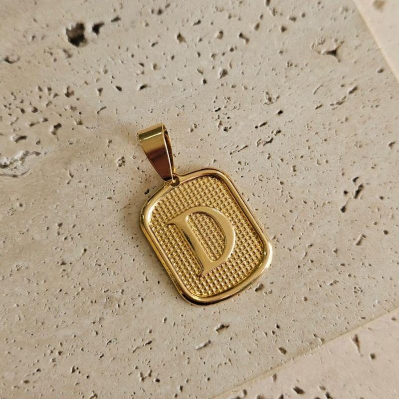 Pingente Placa Inicial D Grande (2,7x2,2cm)
