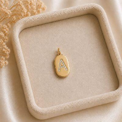 Pingente Letra Oval Cravejada A (19x10mm)