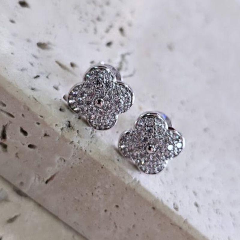 Brinco Van Cleef Fixo Cravejado
